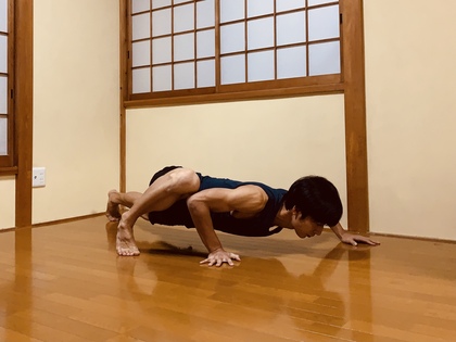 アナトミック骨盤ヨガ　アナ骨　オンラインヨガ　アームバランス　ハンドスタンド